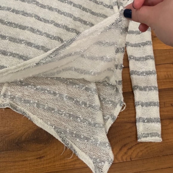 American Rag sweater - Picture 2 of 2